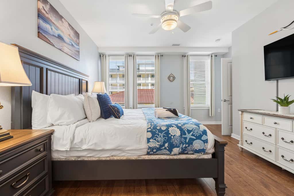 Sojourn 3BD2BA with Balcony, 3 Pools, Beach Access