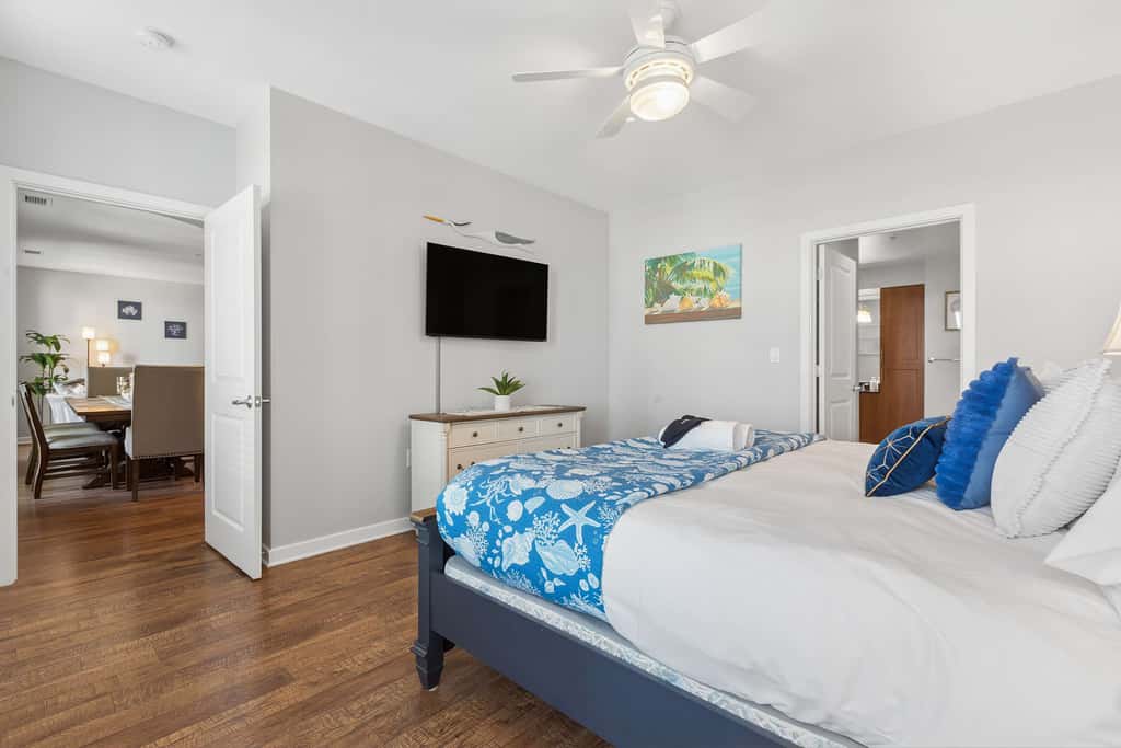 Sojourn 3BD2BA with Balcony, 3 Pools, Beach Access