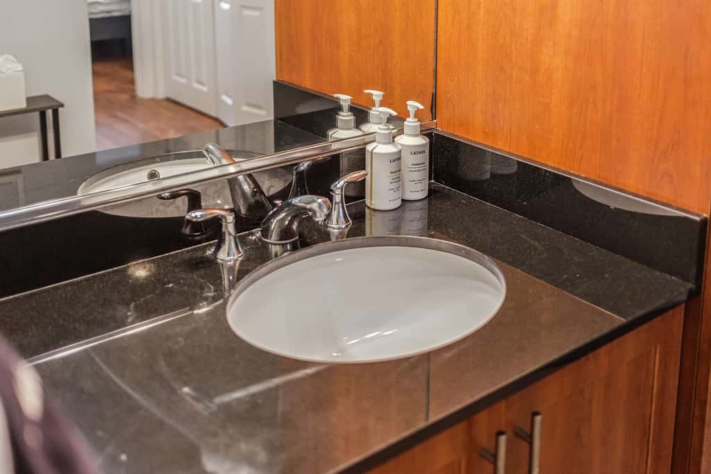 Sojourn 3BD2BA with Balcony, 3 Pools, Beach Access