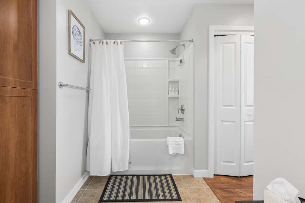 Sojourn 3BD2BA with Balcony, 3 Pools, Beach Access