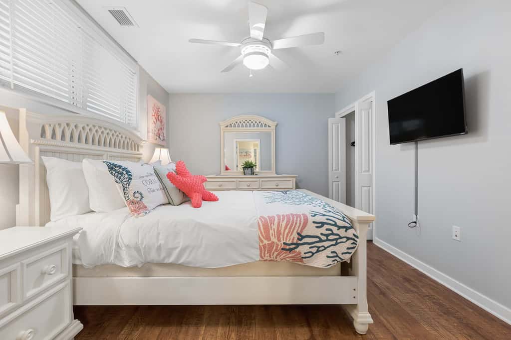 Sojourn 3BD2BA with Balcony, 3 Pools, Beach Access