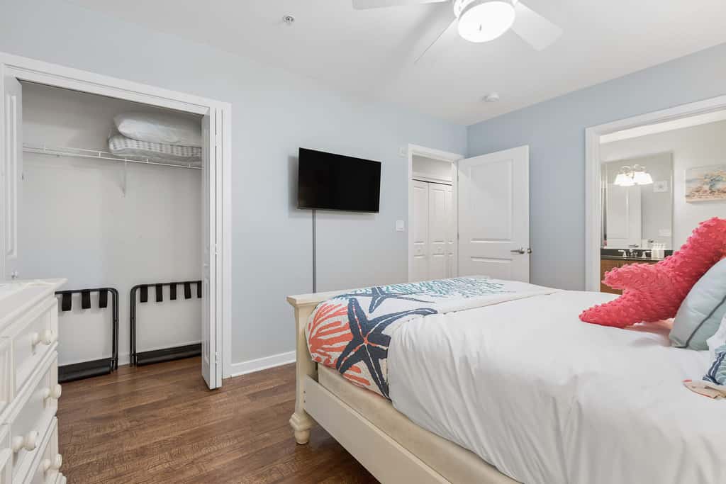 Sojourn 3BD2BA with Balcony, 3 Pools, Beach Access