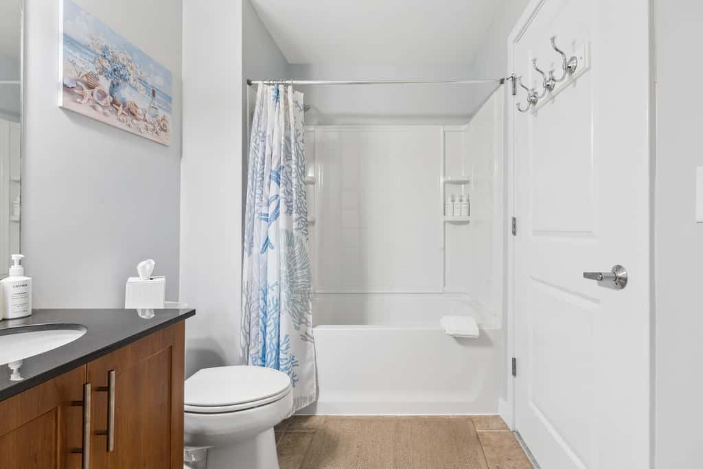 Sojourn 3BD2BA with Balcony, 3 Pools, Beach Access