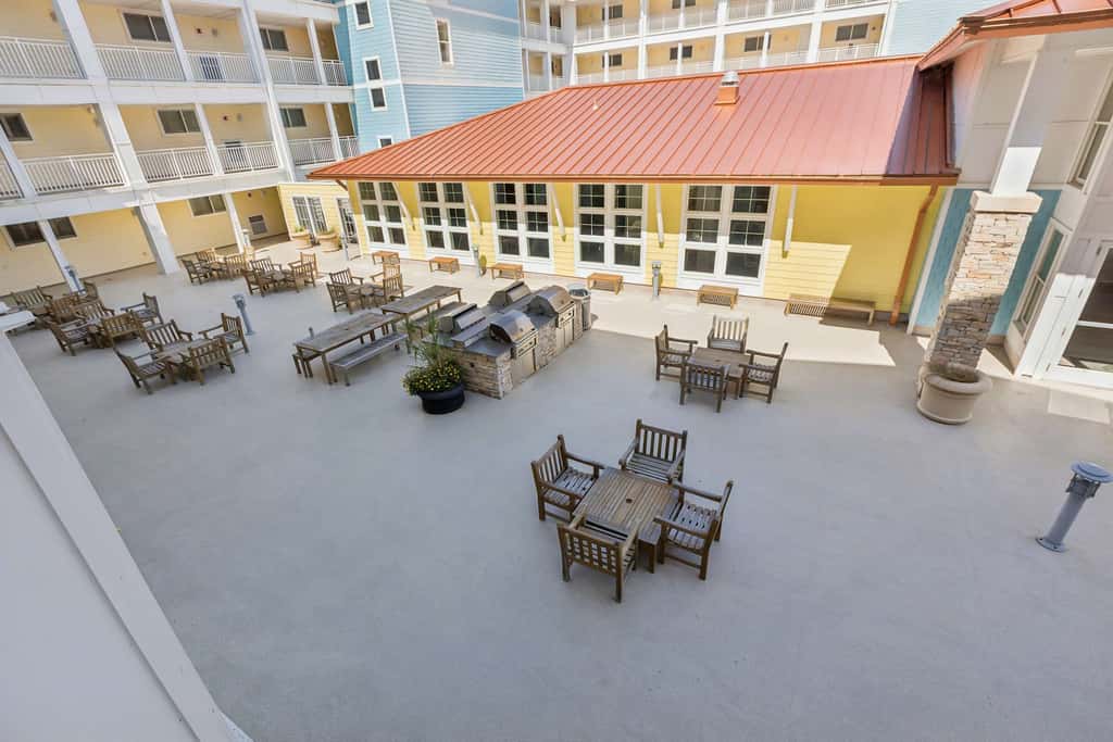 Sojourn 3BD2BA with Balcony, 3 Pools, Beach Access