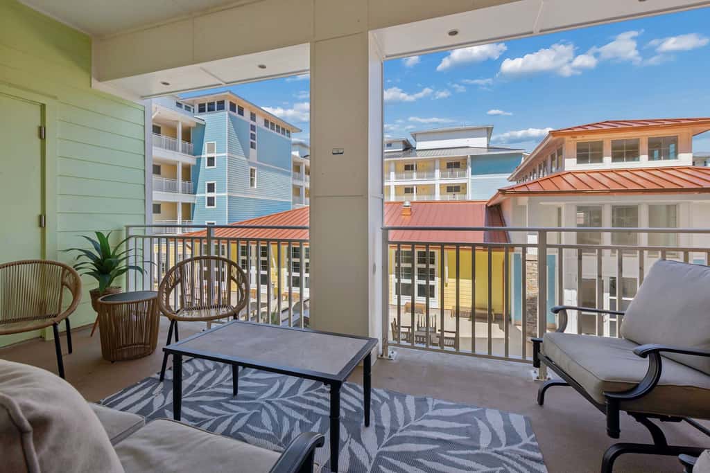Sojourn 3BD2BA with Balcony, 3 Pools, Beach Access