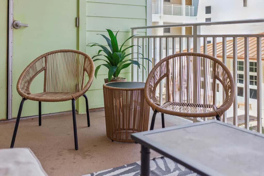 Sojourn 3BD2BA with Balcony, 3 Pools, Beach Access