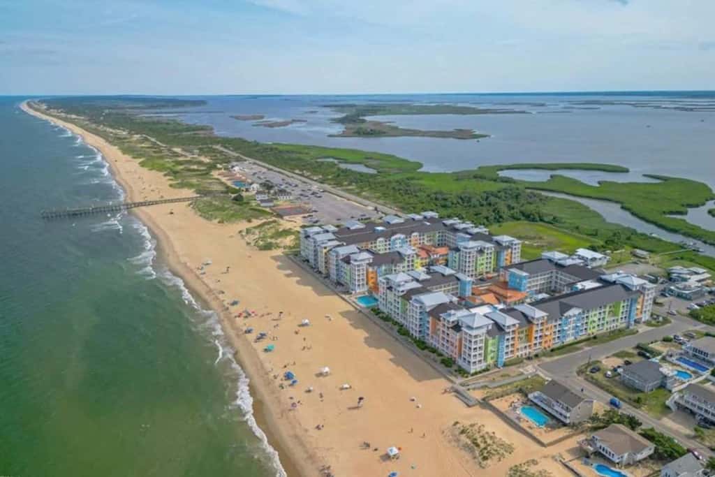 Sojourn 3BD2BA with Balcony, 3 Pools, Beach Access