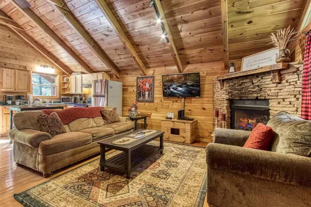 Inviting 1BR Cabin - HOT TUB & Fireplace - Smokies