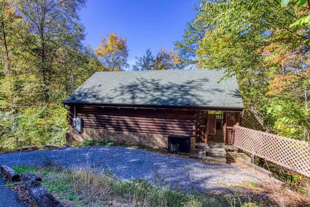 Inviting 1BR Cabin - HOT TUB & Fireplace - Smokies