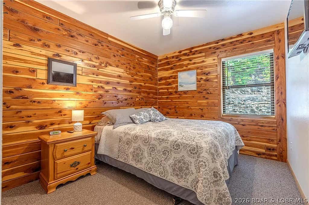 Quiet 4BR Cabin - LAKE VIEW - Dock & Fire Pit