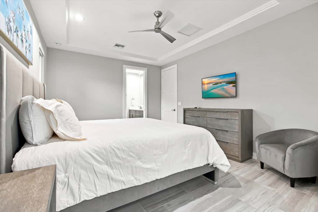 Spacious home with private heated pool & lanai
