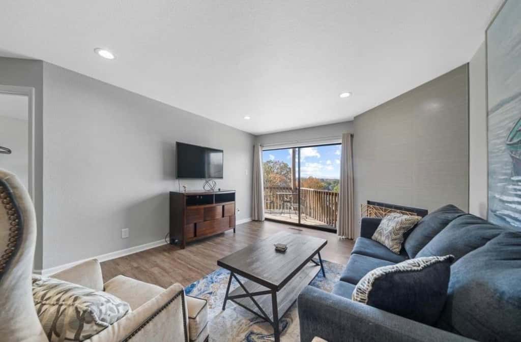 Hamilton Harbor Hideaway | Lake Views & Pool