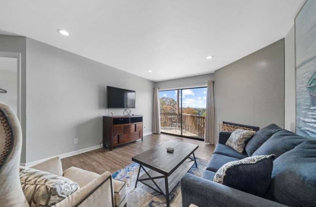 Hamilton Harbor Hideaway | Lake Views & Pool