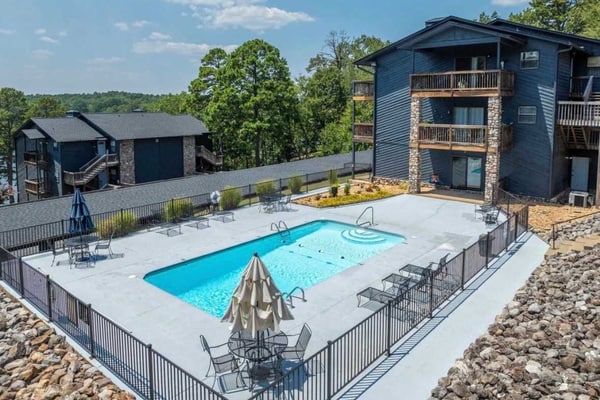 Lake Hamilton Retreat – Perfect for Couples, Families & Hot Springs Getaways