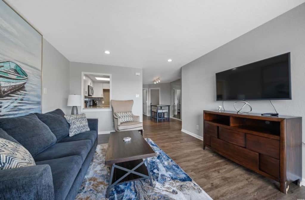 Hamilton Harbor Hideaway | Lake Views & Pool