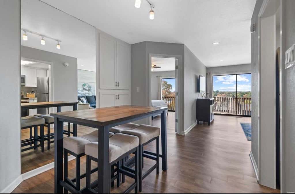 Hamilton Harbor Hideaway | Lake Views & Pool