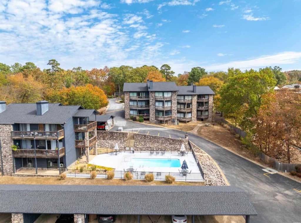 Hamilton Harbor Hideaway | Lake Views & Pool