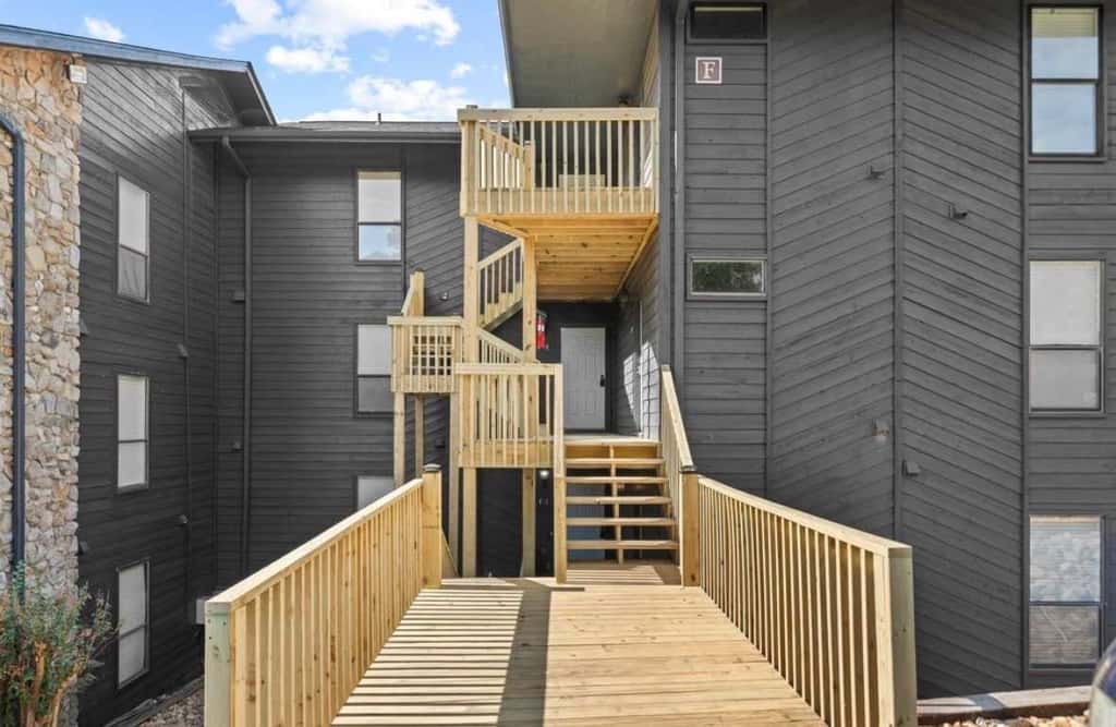 Hamilton Harbor Hideaway | Lake Views & Pool
