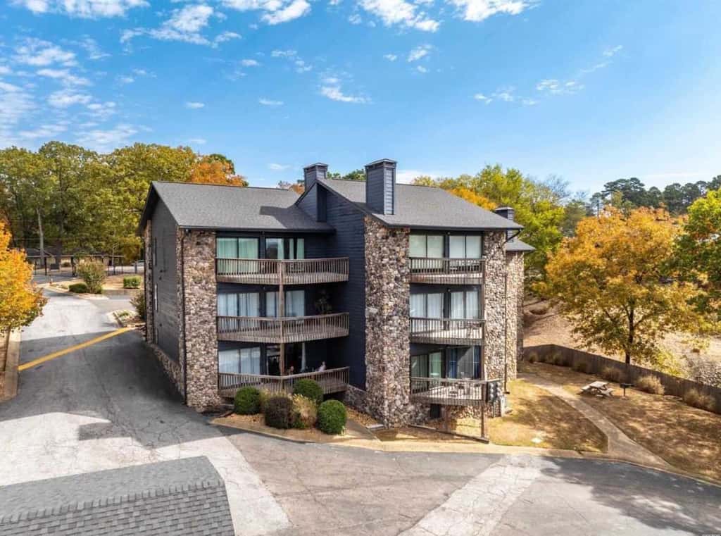 Hamilton Harbor Hideaway | Lake Views & Pool