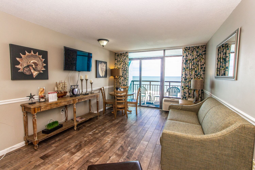 Cozy Oceanfront Getaway! Landmark 640 for 6!