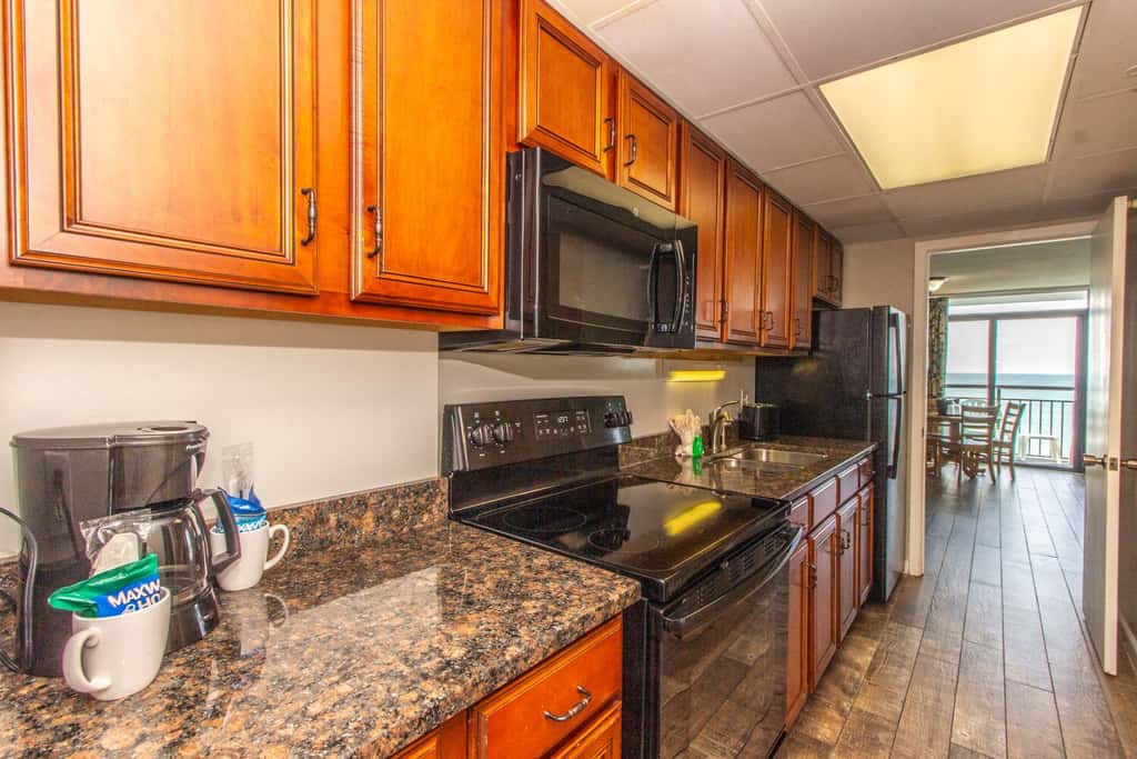Cozy Oceanfront Getaway! Landmark 640 for 6!