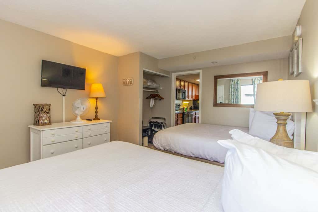 Cozy Oceanfront Getaway! Landmark 640 for 6!