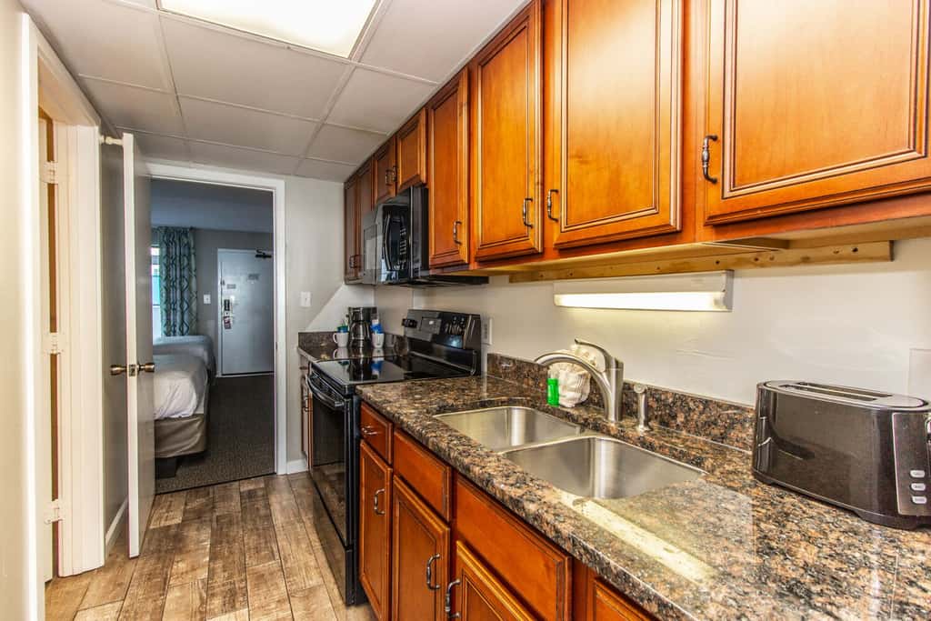 Cozy Oceanfront Getaway! Landmark 640 for 6!