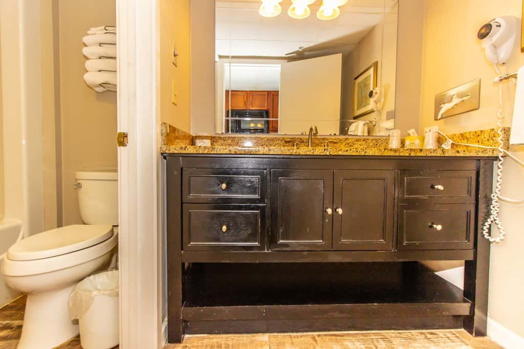 Cozy Oceanfront Getaway! Landmark 640 for 6!