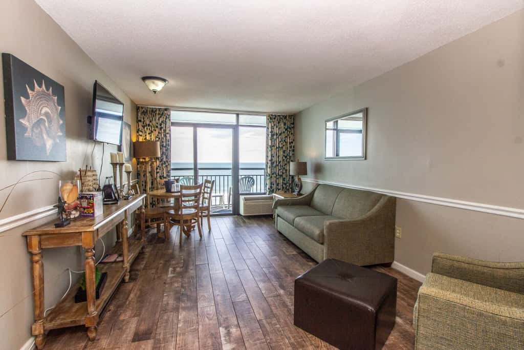 Cozy Oceanfront Getaway! Landmark 640 for 6!