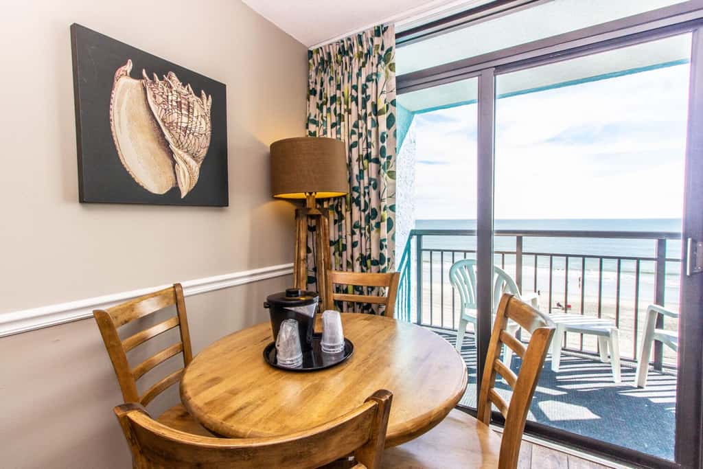 Cozy Oceanfront Getaway! Landmark 640 for 6!
