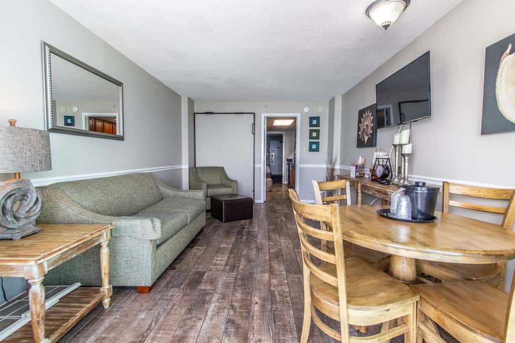Cozy Oceanfront Getaway! Landmark 640 for 6!