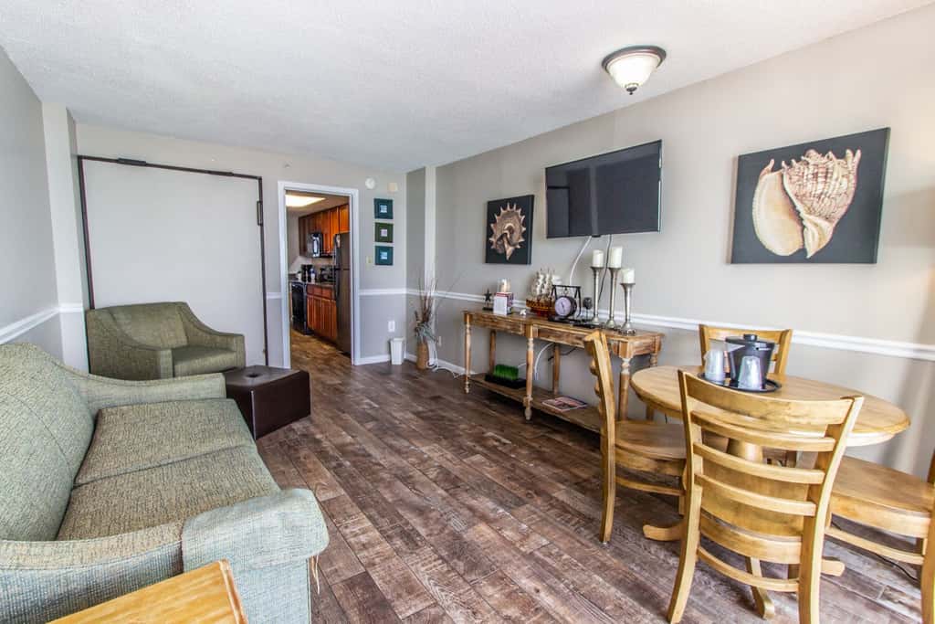 Cozy Oceanfront Getaway! Landmark 640 for 6!