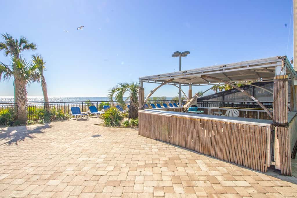 Cozy Oceanfront Getaway! Landmark 640 for 6!