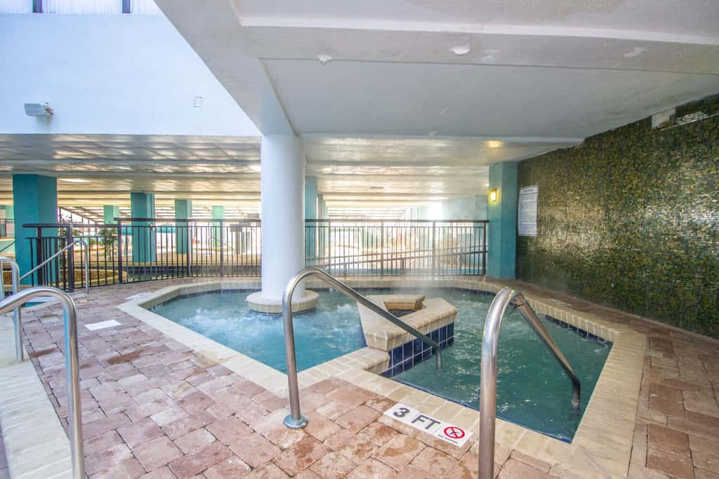 Cozy Oceanfront Getaway! Landmark 640 for 6!