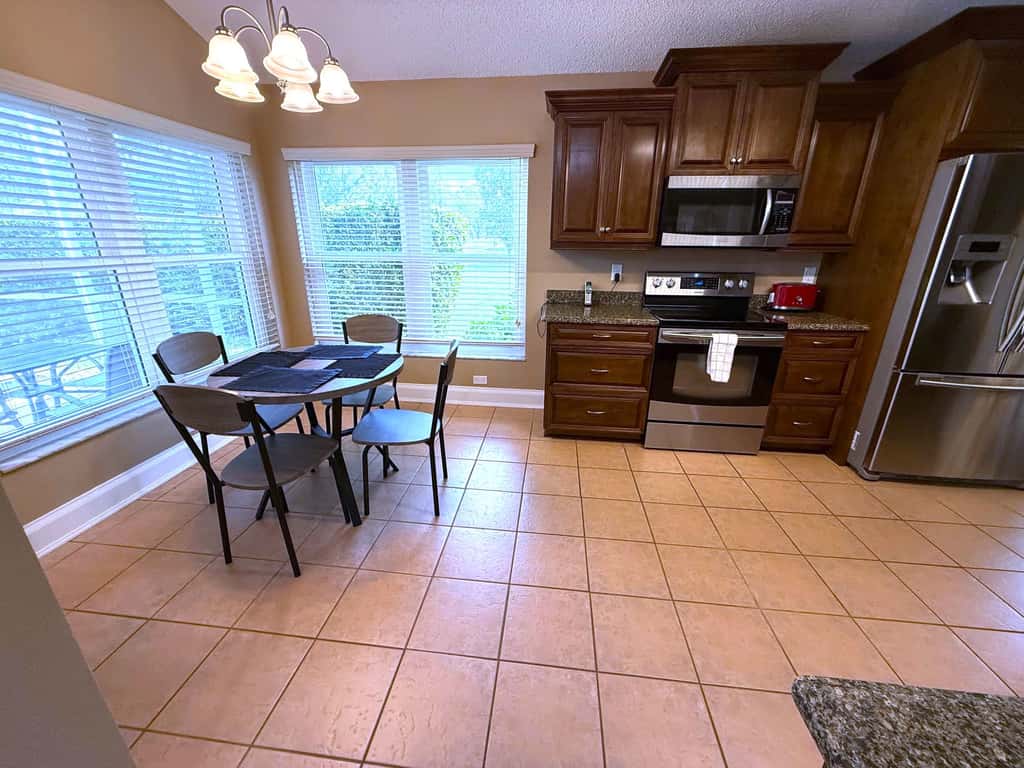 Magic Hole Manor 