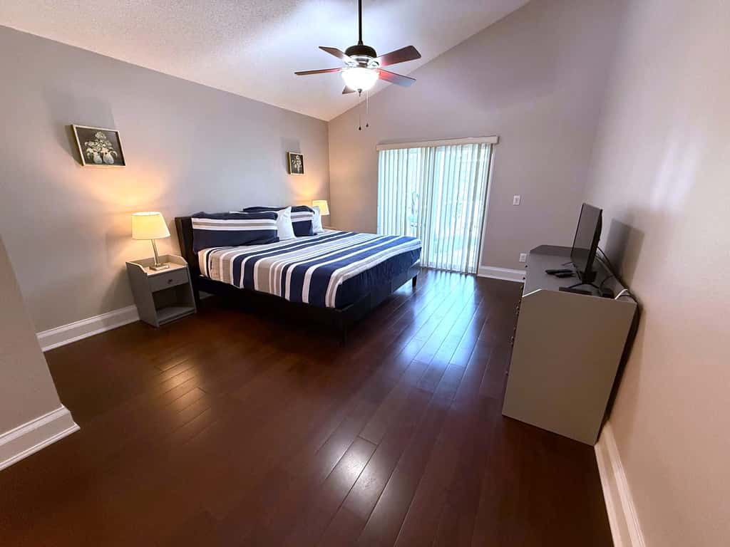 Magic Hole Manor 