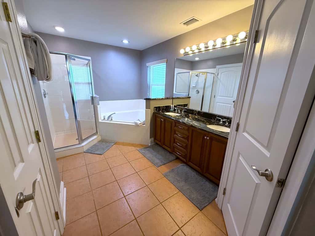 Magic Hole Manor 