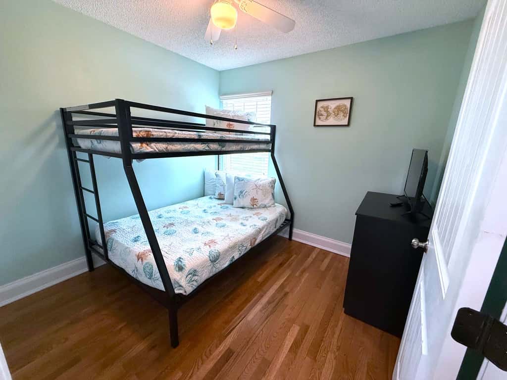 Magic Hole Manor 