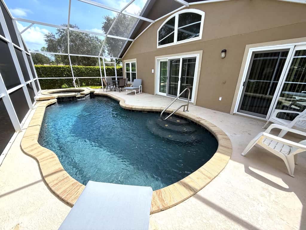 Magic Hole Manor 