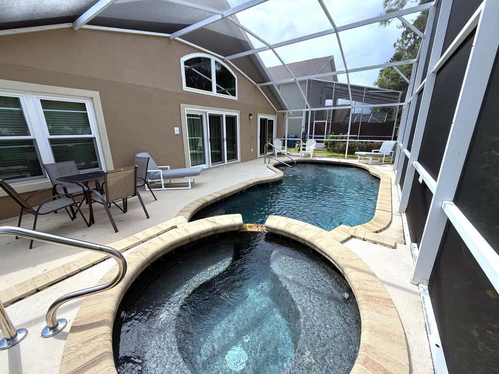Magic Hole Manor 