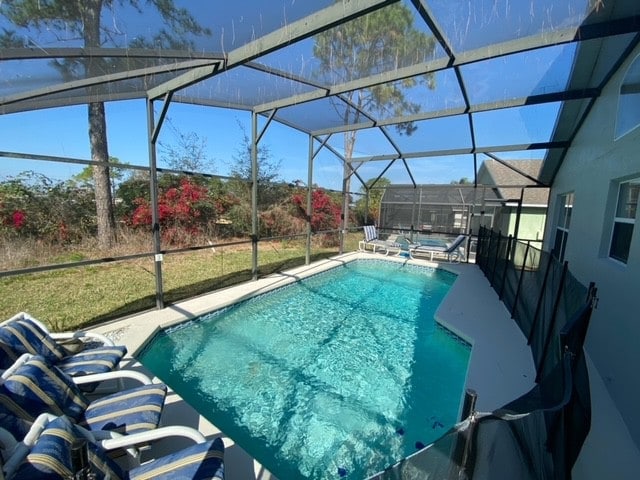 Great locatation! Open concept golf front villa! Upgrades!