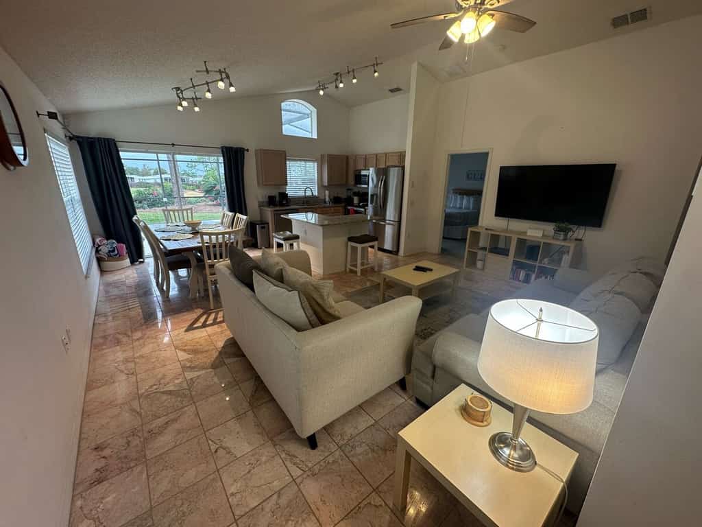 Great locatation! Open concept golf front villa! Upgrades!