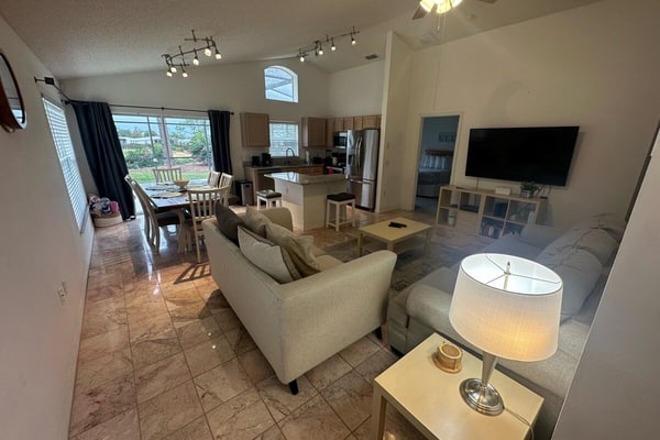 Great locatation! Open concept golf front villa! Upgrades!