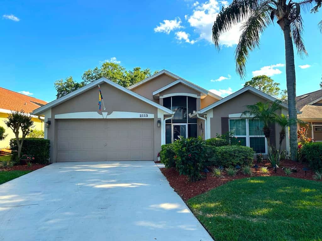 Beautiful Oasis with South-Facing Pool and Golf Course View