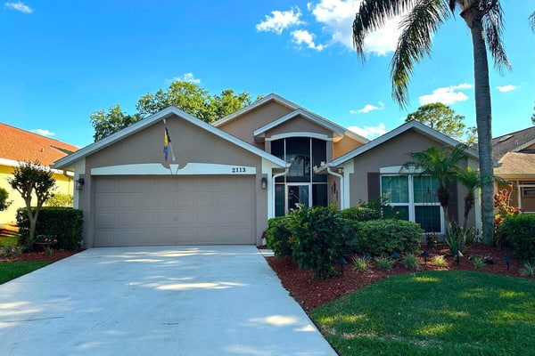 Beautiful Oasis with South-Facing Pool and Golf Course View