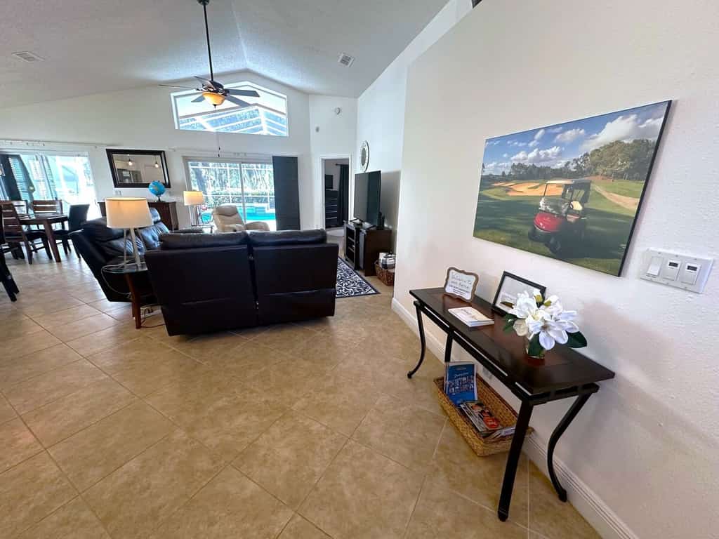 Beautiful Oasis with South-Facing Pool and Golf Course View
