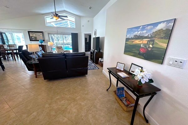Beautiful Oasis with South-Facing Pool and Golf Course View