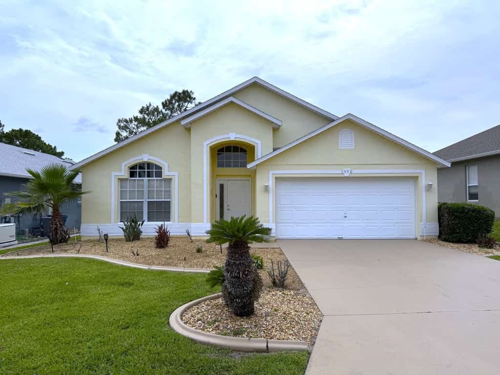 Relaxing 4 Bedroom Home with Private Pool and Golf Course View