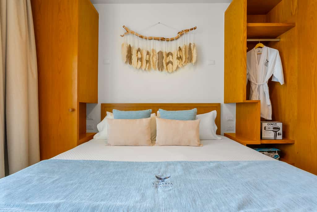 2BR condo near the ocean with pool, gym, WiFi & balcony