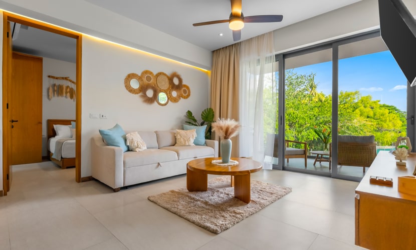 Rooftop Pool & Beach Club Condo, Walking Distance to Marina & Beach, Sleeps 6